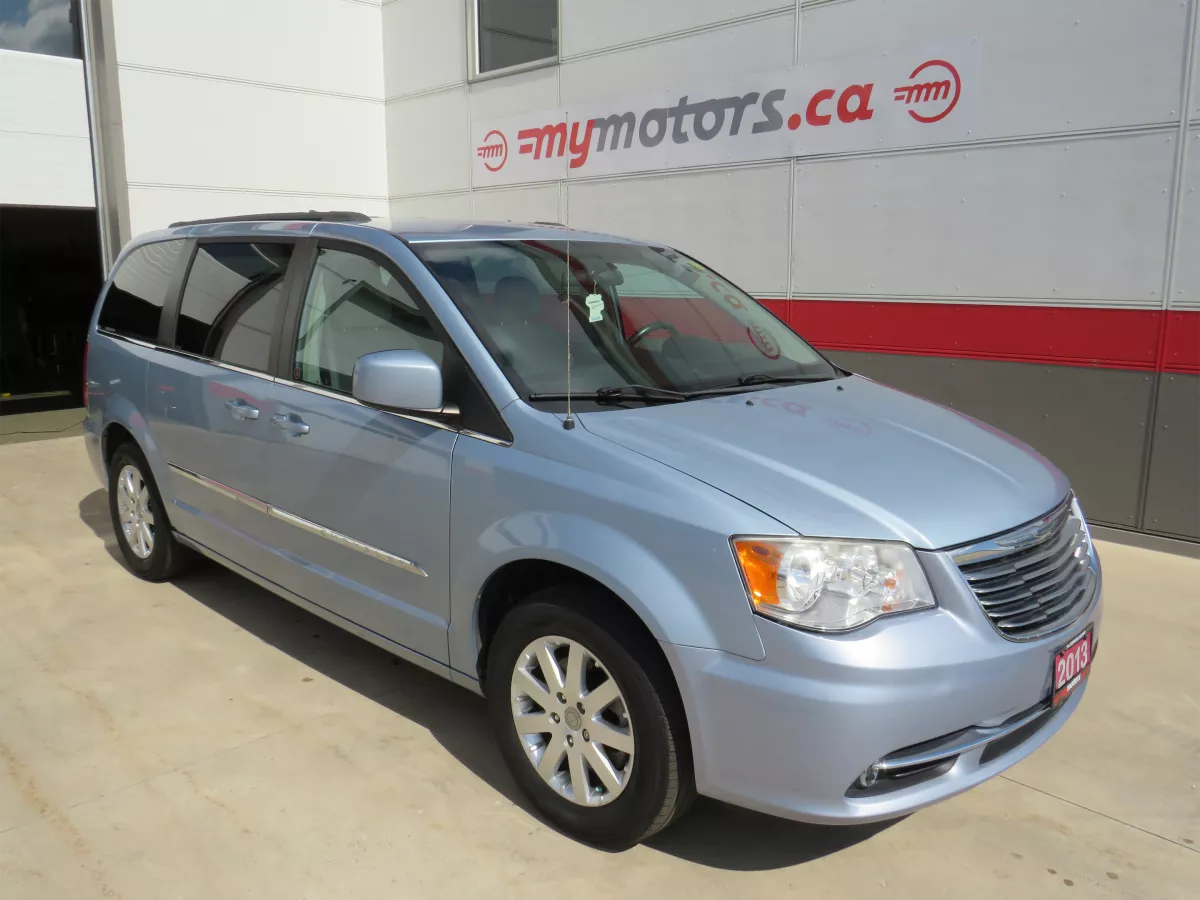 2013 Chrysler Town & Country Image