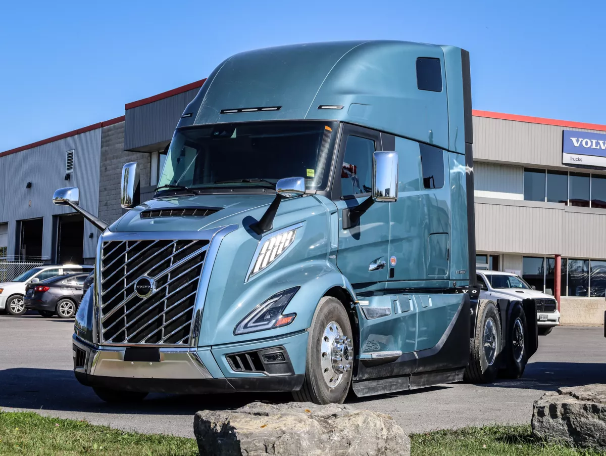 2025 Volvo VNL 860 Image